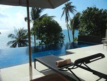 �������߂̃z�e�� �R�����b�h�̃v�[�����B��